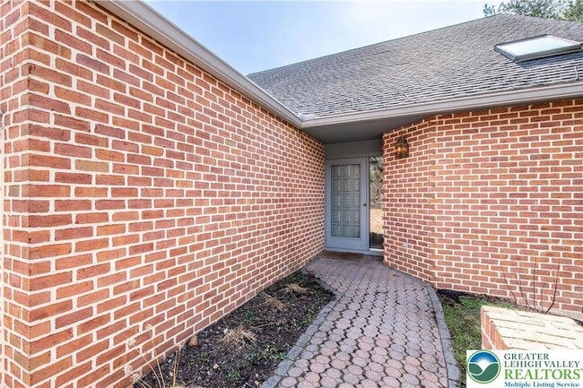 Building Photo - 5721 Crawford Dr