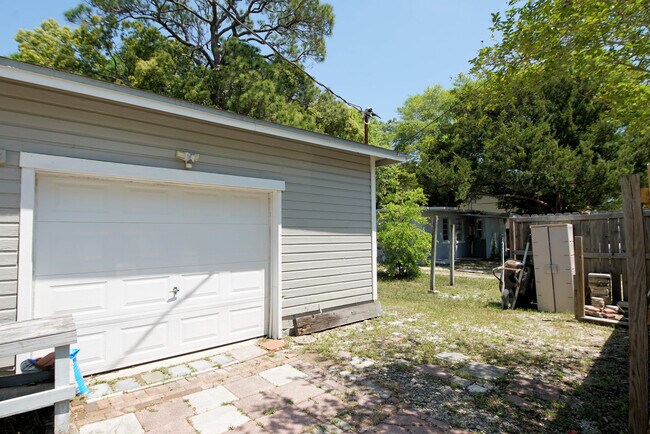 Building Photo - 37 Magnolia Ave SE