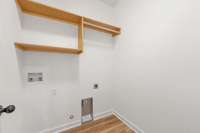 Building Photo - 2135 E Elk Rdg Ave