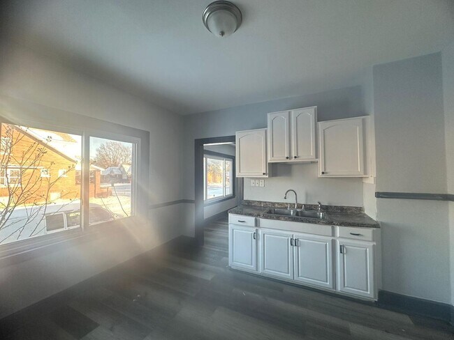 Building Photo - Move in Special!!! NEWLY UPDATED 3 B!EDROO...