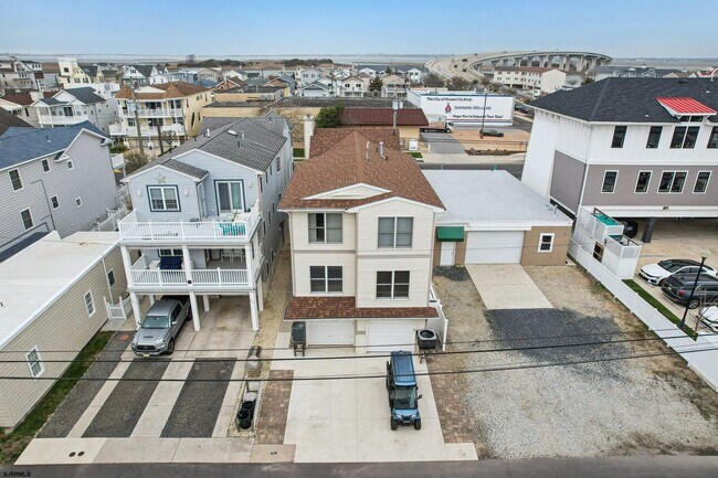 Building Photo - 911 Bay Ave