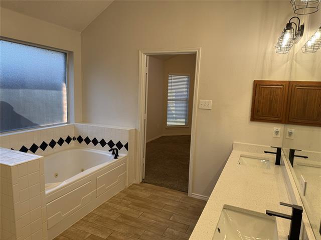 Building Photo - 2857 Hampshire Ln