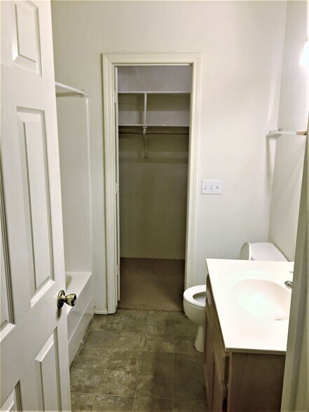 Building Photo - 1778 N Gregg Ave