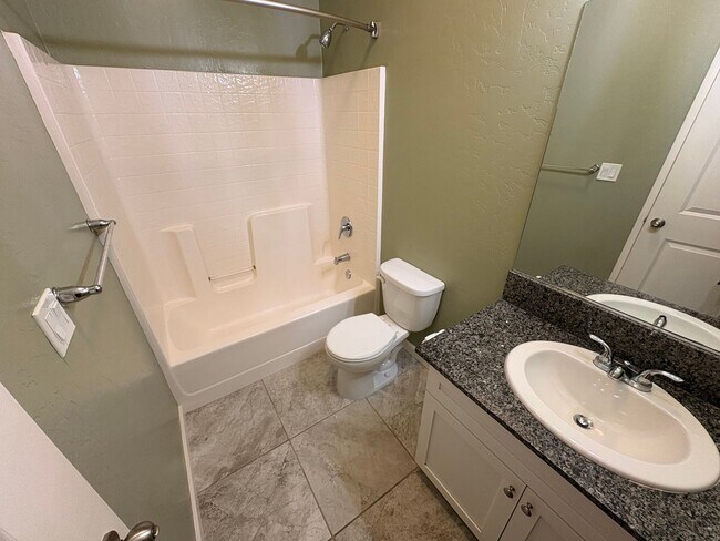 Building Photo - Lovely 3 bedroom home for rent in Hanford CA