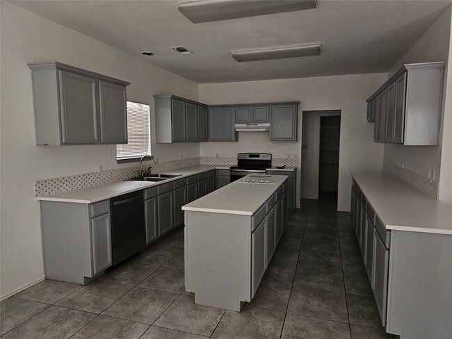 Building Photo - 7023 Greenspoint Dr