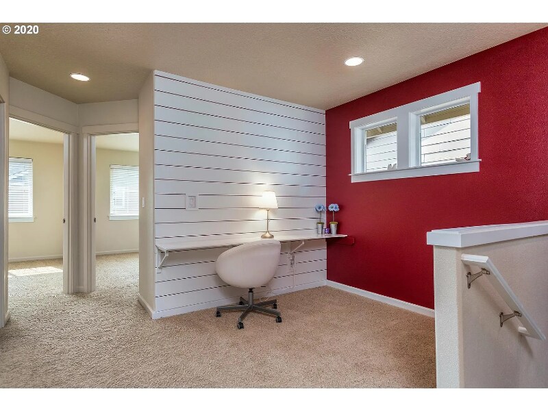 Building Photo - 10528 NE Gateway St