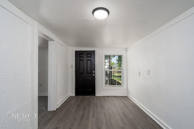 Building Photo - 617 Grand Ave 1/2