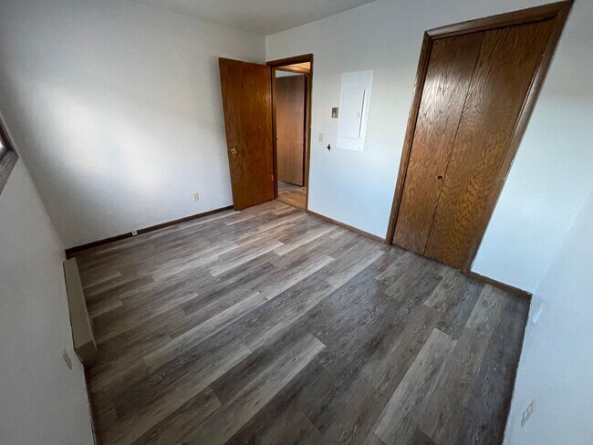 Building Photo - 909 Genrich St