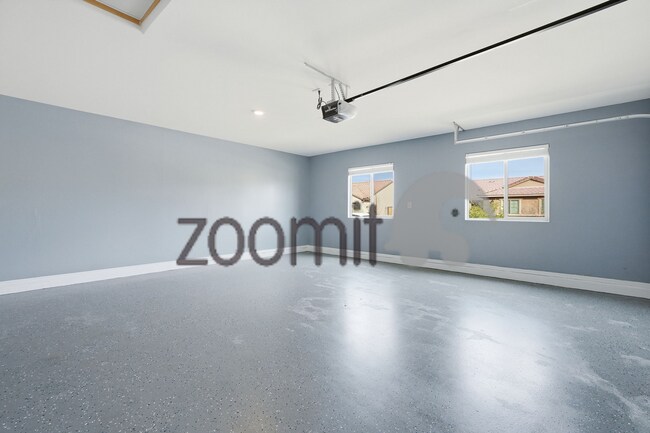 Building Photo - Amazing home in wonderful Ghost Hollow Ranch