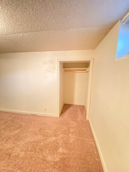 Building Photo - 807 Elm Creek Cir