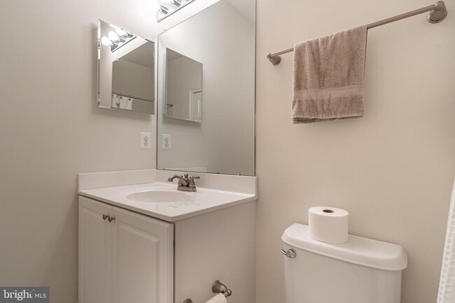 Building Photo - 705 Captains Way