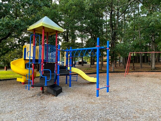 Playground and pavilion less than 5 minute walk away - 601 Dave Creek Pky