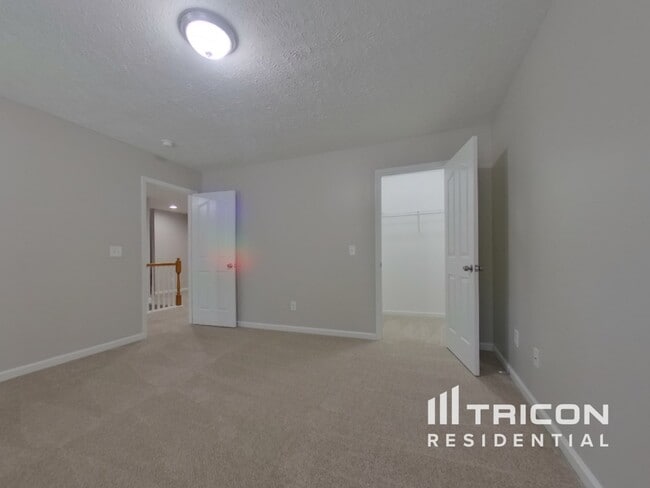 Building Photo - 222 Castlebury Dr