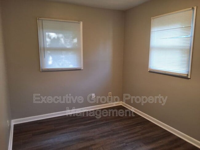 Building Photo - 1122 Evelyn Dr