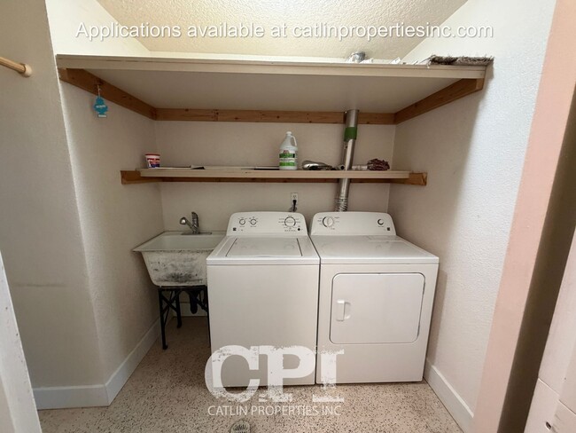 Building Photo - 704 1/2 Academy St.