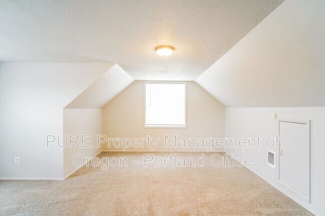 Building Photo - 32125 SE Hinman Ave