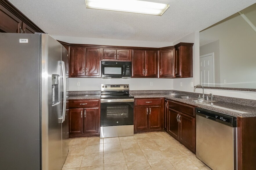 Building Photo - 7957 Gardendale Dr