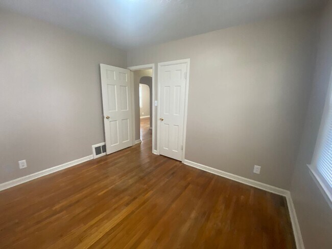 Building Photo - 4028 Monroe St