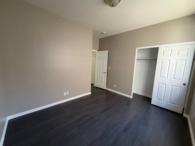 Building Photo - Beautiful 3 Bedroom 2 Bath Single Story Three Bedroom in Spring Mountain Ranch!