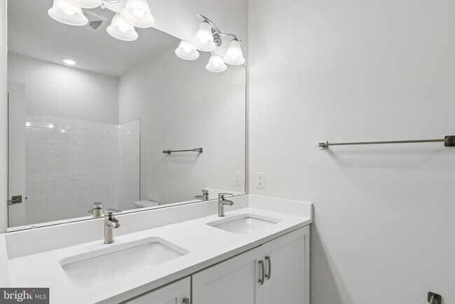 Building Photo - 2160 Northbank Pl