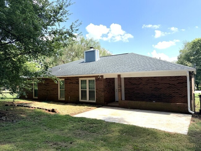 Building Photo - 111 Scarlet Oak Cir