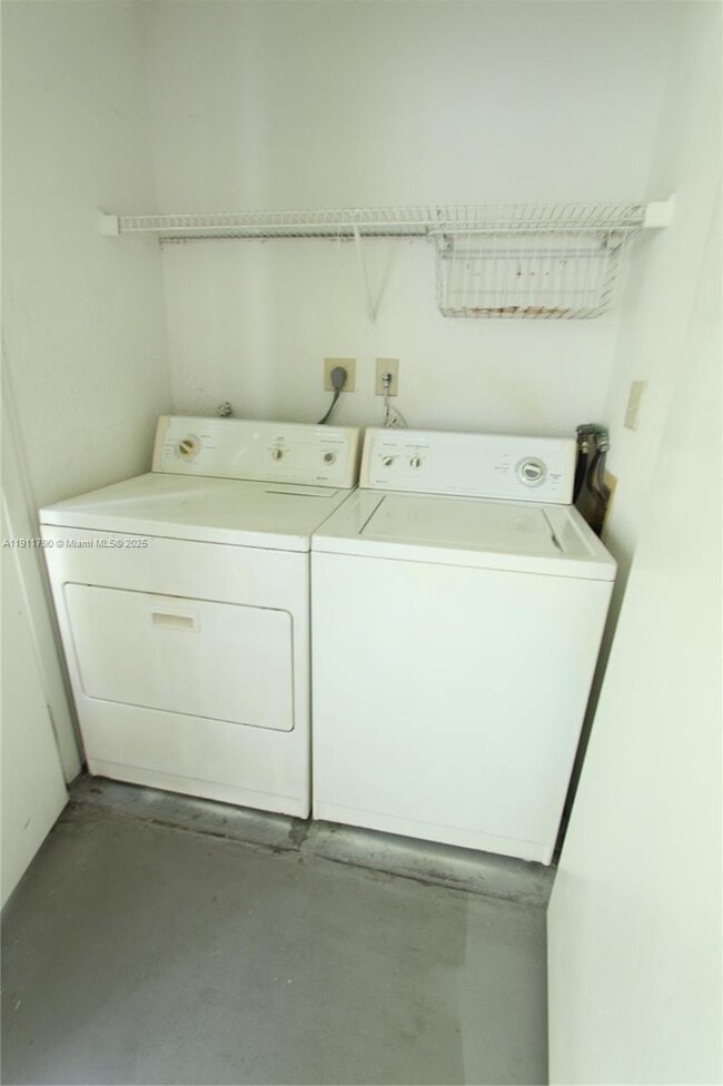 Building Photo - 2881 N Oakland Forest Dr