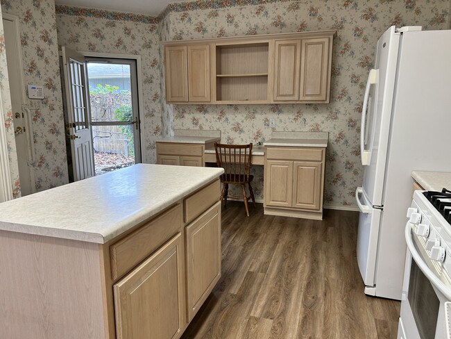 Building Photo - 5706 Quail Crown