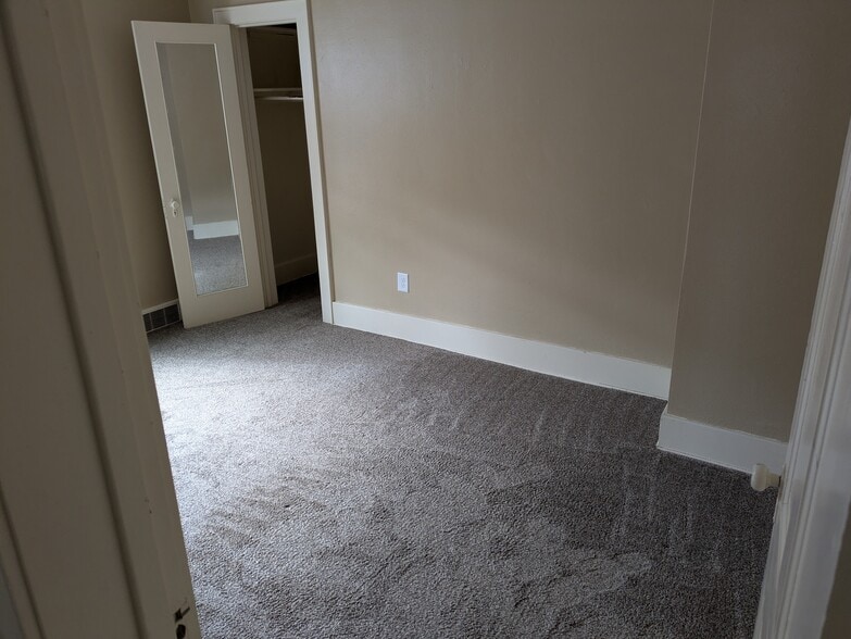 Right Bedroom - 331 Park St