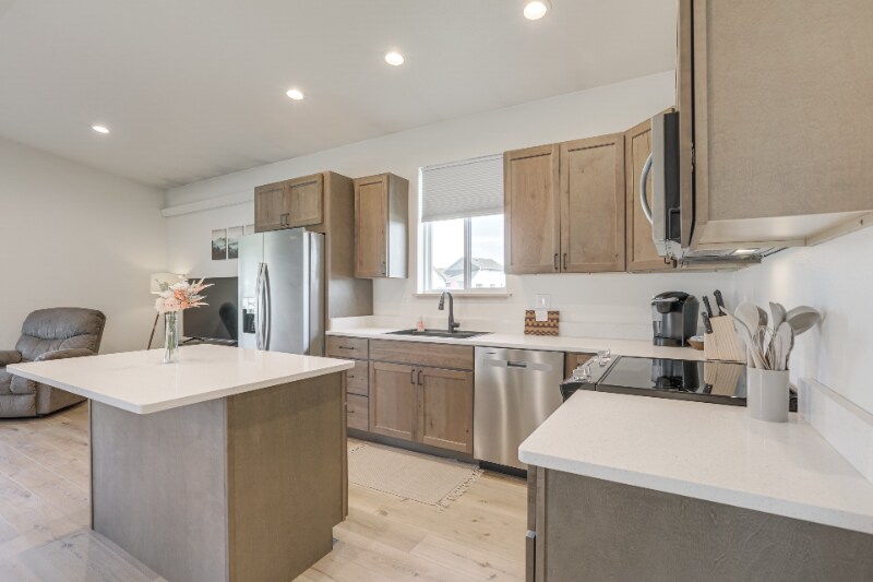 Building Photo - 1403 Windsor Dr