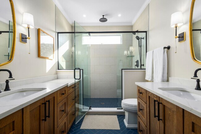 Building Photo - 1112 N St Peter St