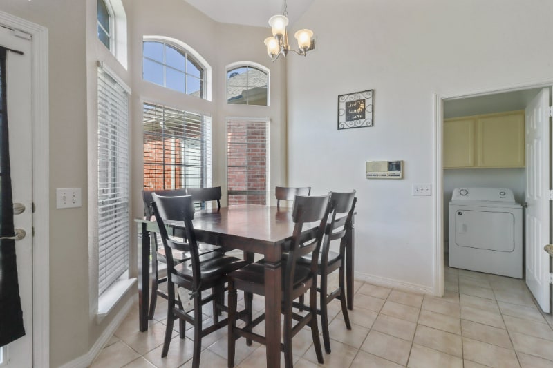 Building Photo - 2209 Micarta Dr