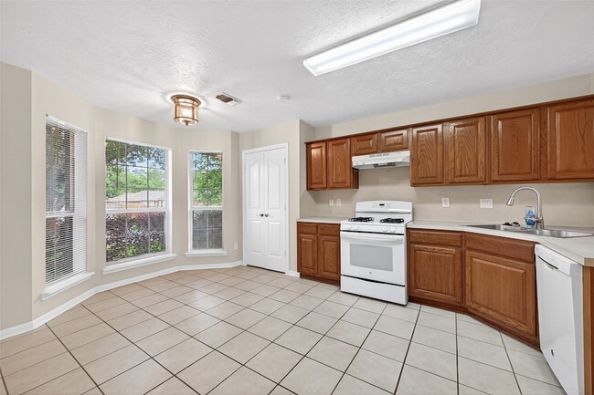 Building Photo - 22938 Sugar Bear Dr