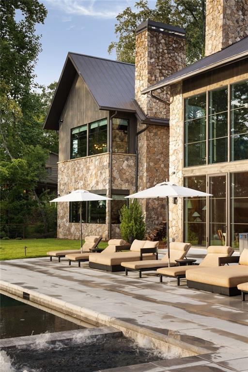 Building Photo - 725 Rocky Point Dr