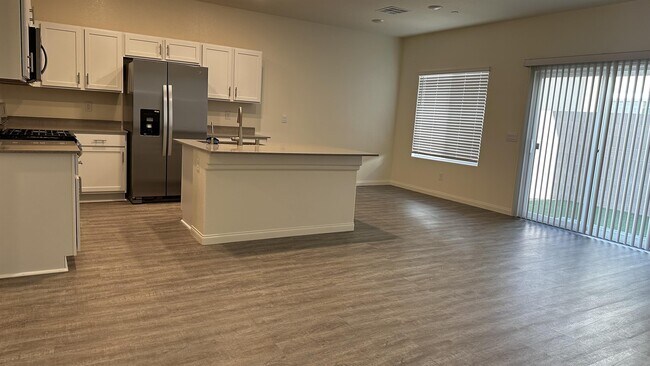 Building Photo - 4732 Peacock Cliffs Ave