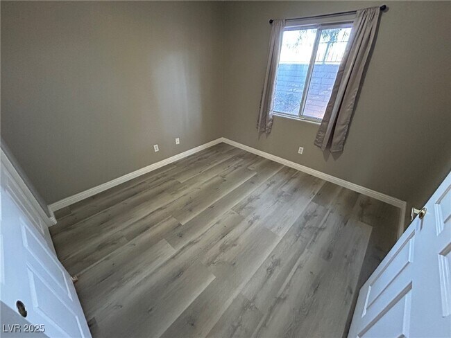 Building Photo - 2105 Sleepy Ct