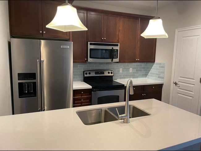Building Photo - Modern 2 Bed 2 Bath Condo in the Heart of Downtown SLC!
