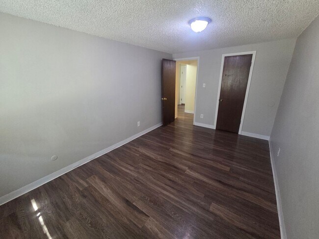 Building Photo - 1 Bed / 1 Bath Condo in Prime Denver Location – Pool + On-Site Laundry