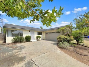 Building Photo - Stunning 3BD/1.5BA House in Clairemont Mes...
