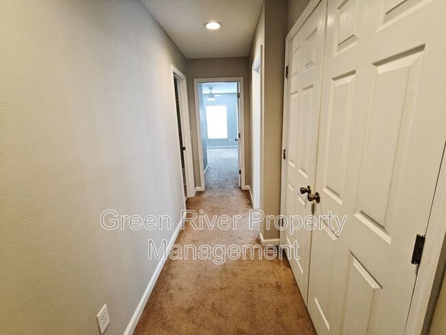 Building Photo - 1500 Calming Water Dr