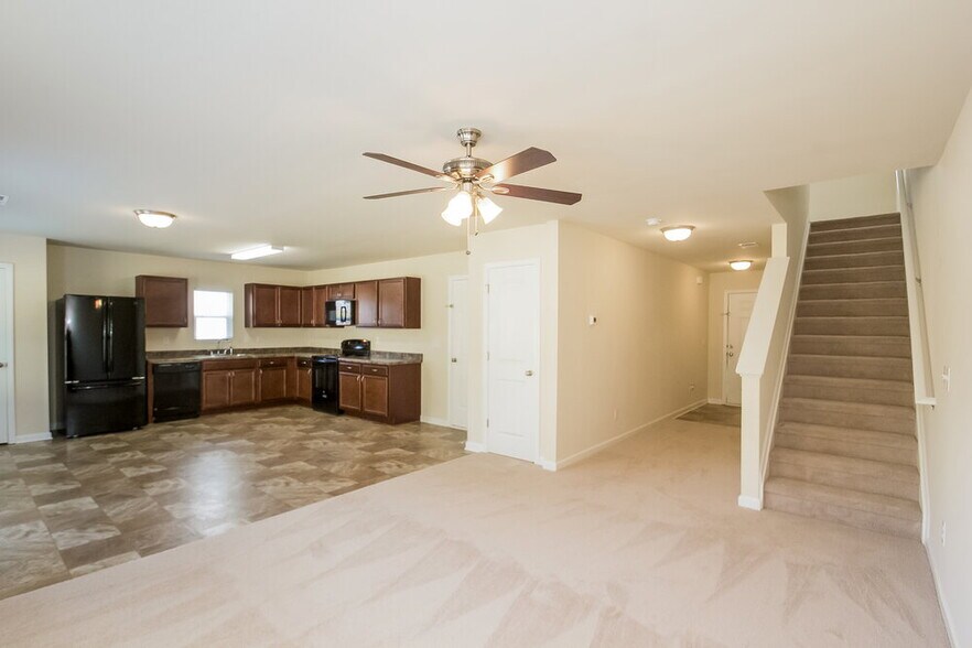 Building Photo - 12047 Quail Dr