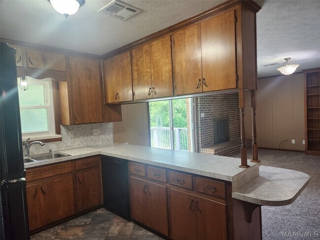 Building Photo - 1203 Oates Rd