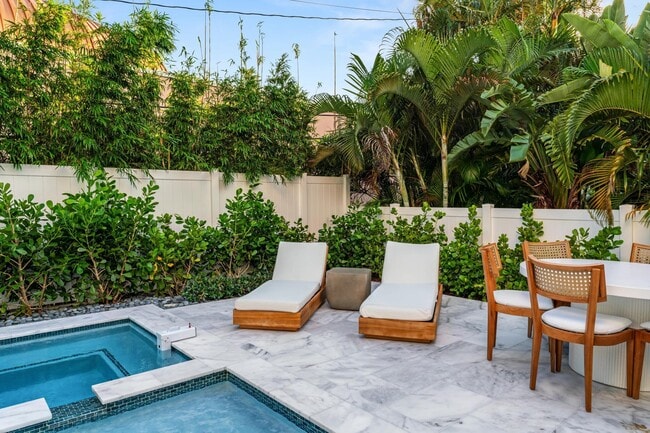 Building Photo - 214 28th St