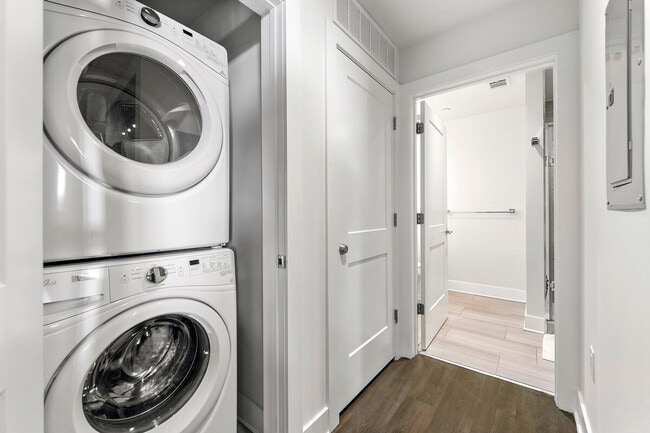 Building Photo - 1400 W Peachtree St NW