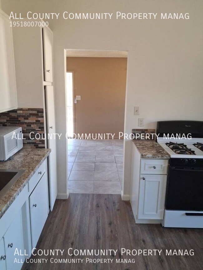 Building Photo - 6082 Daisy-