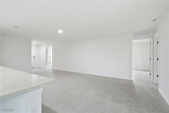 Building Photo - 3418 20th St SW