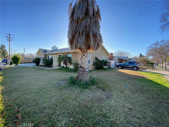 Building Photo - 2598 N Mountain View Ave
