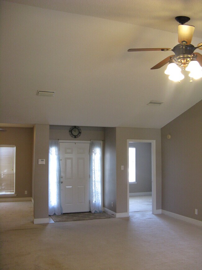 Foyer - 2380 Polo Pl W