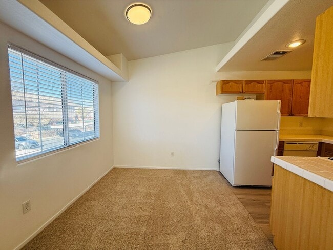 Building Photo - Recently Updated Condo-Available Soon!