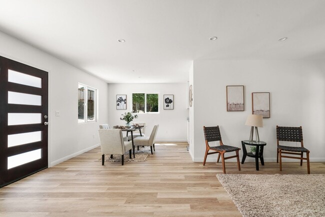 Building Photo - 205-205B Apple Knoll