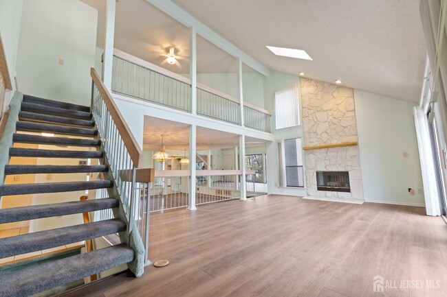 Building Photo - 147 Linda Ln